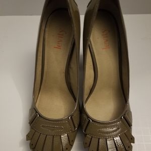 Levity Nicolo Taupe Patent Leather Kilted Heel